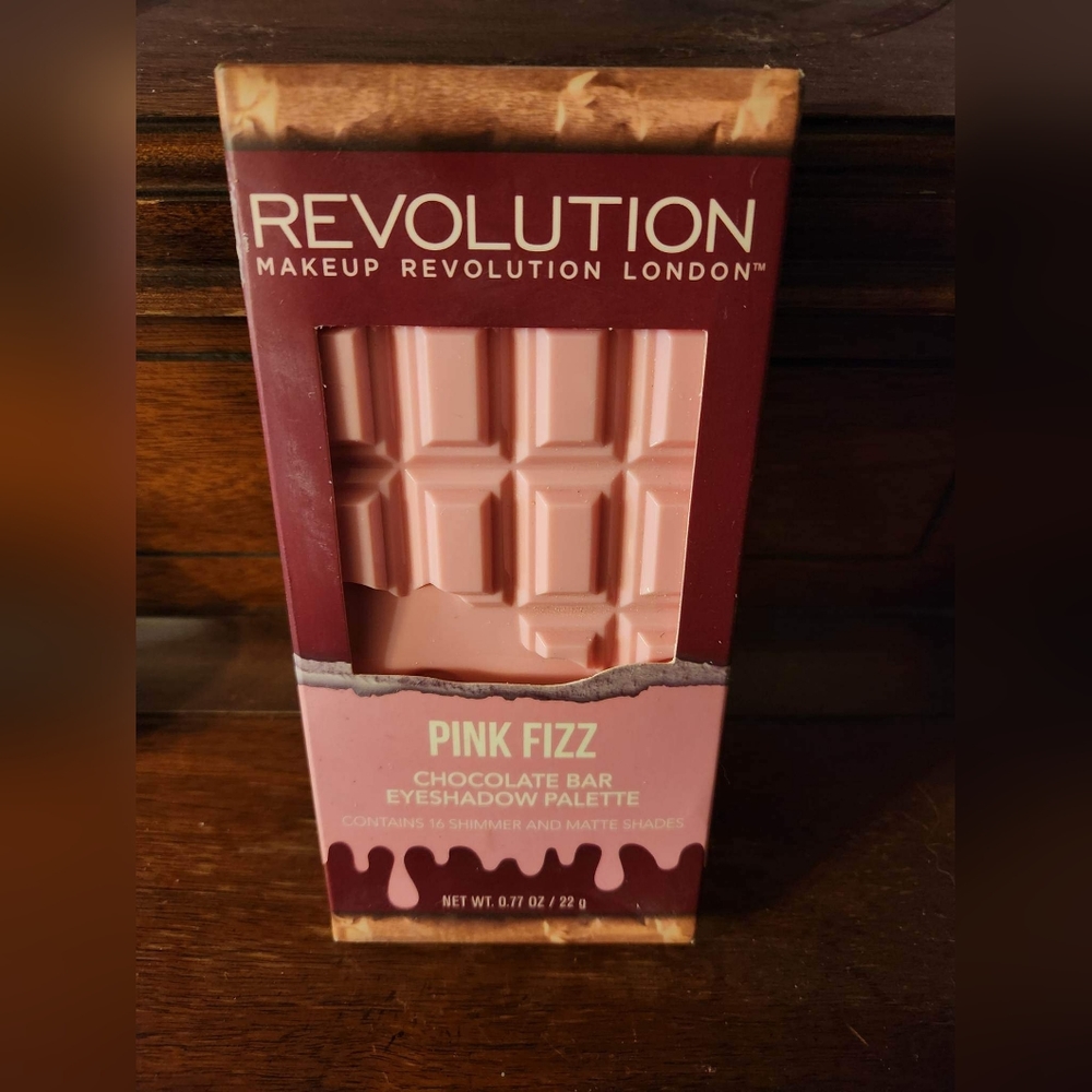 Make Up Revolution Pink Fizz Chocolate Bar Palette